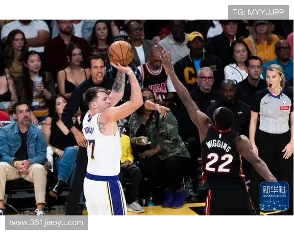 湖人对决热火精彩比赛录像回顾分析与精彩瞬间集锦